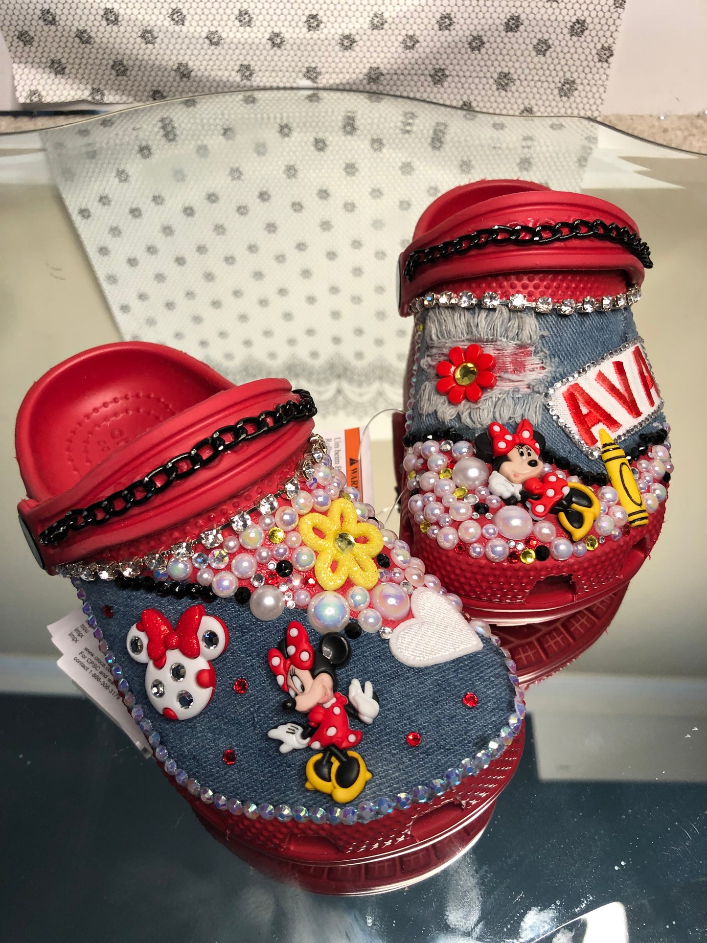 “Minnie Mouse” kid Crocs